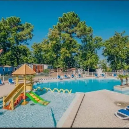 مكان تخييم Mobil-home 6 Pers, 40 M2, 2 Ch, 2 Sdb *